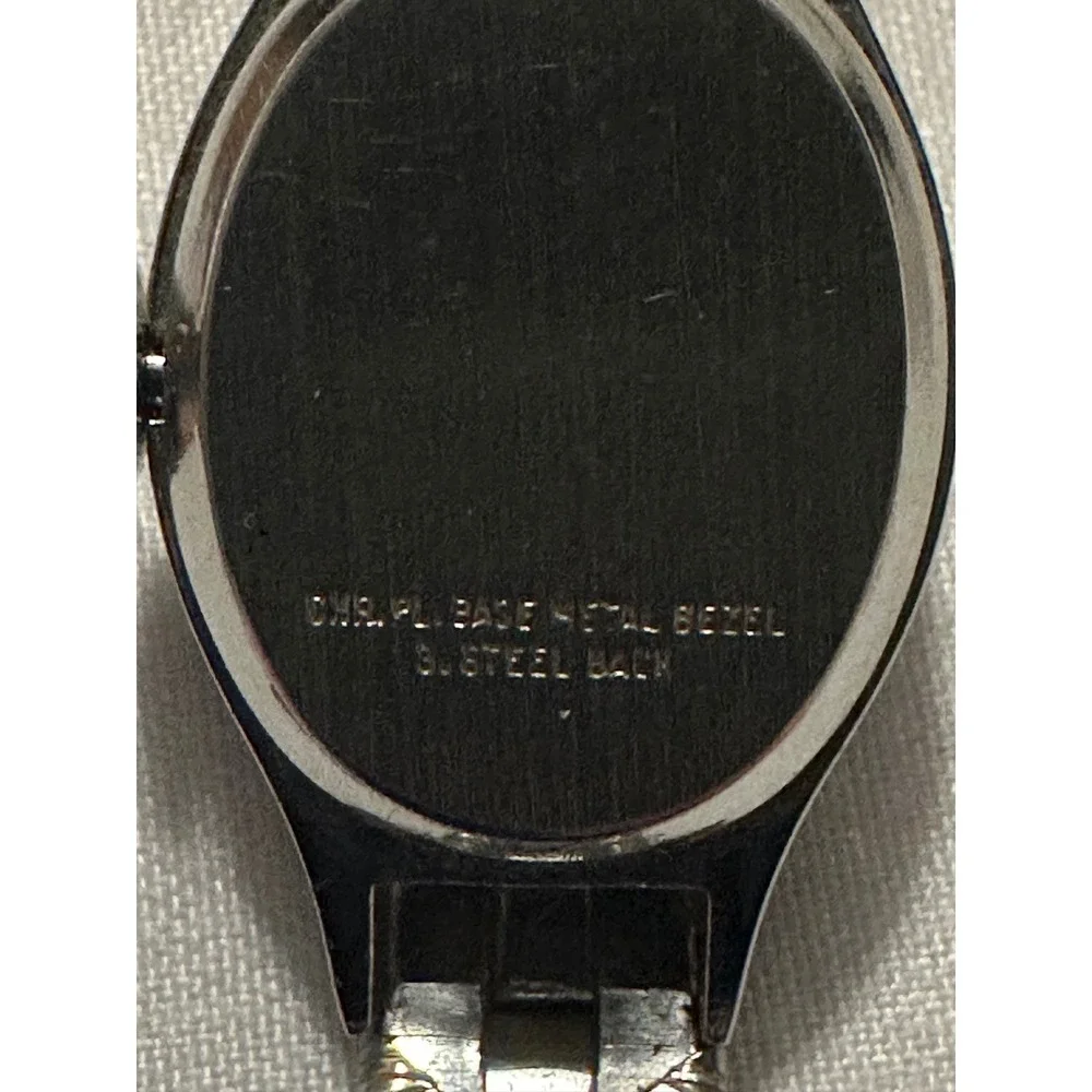 Vintage Timex Ladies Silver Tone Bark Textured Band‎ Oval Watch
